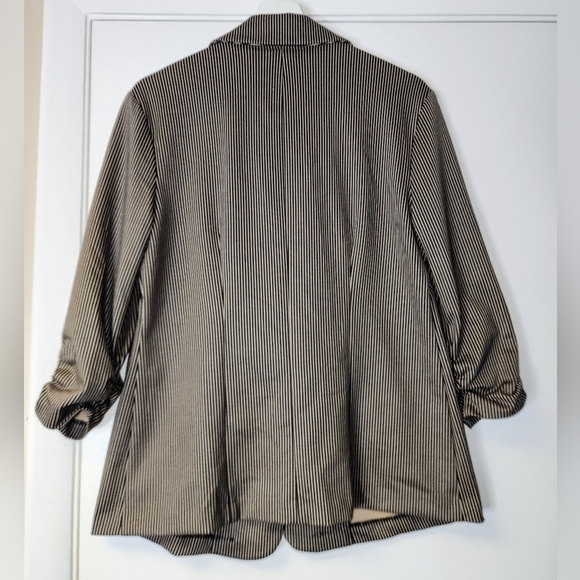 Soho Apparel Black and Tan Stripped Tailored Blazer Size M - Picture 9 of 12